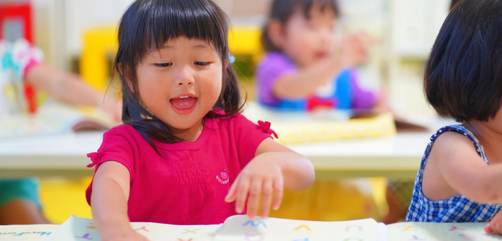 いきいきとレッスンを受ける子どもの写真